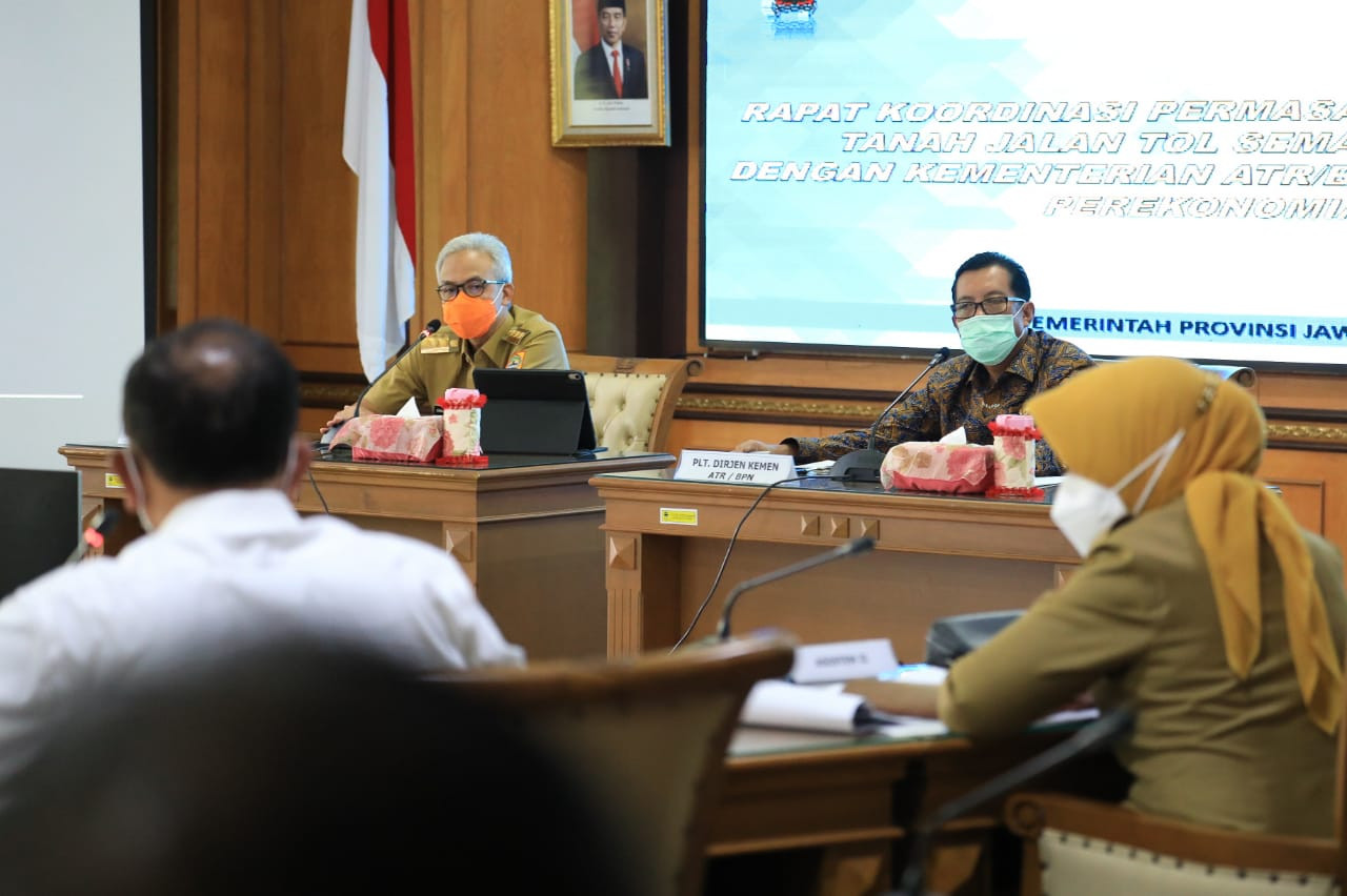 Gubernur Jawa Tengah, Ganjar Pranowo akan mencoba menghidupkan kembali Api Abadi Mrapen. Api yang konon ditemukan sejak zaman Sunan Kalijaga. (Foto: Istimewa)