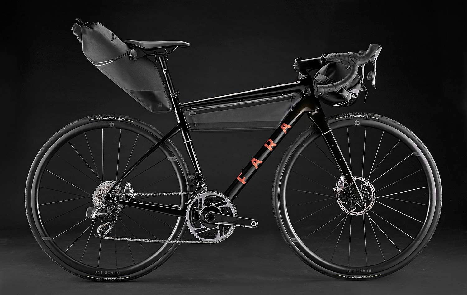 Fara F_AR Adventure limited  edition yang dilengkapi dengan tas sepeda produk Roswheel Bikepacking. (Foto: Istimewa)