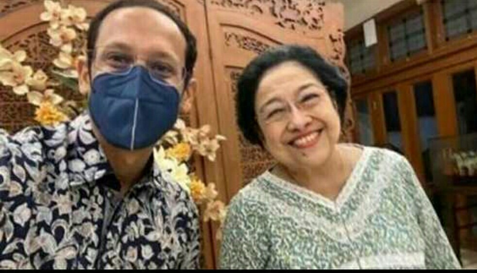 Nadiem Makarim bersama dengan Megawati. Mendikbud Nadiem Makarim dikabarkan telah menemui Presiden ke- 5  RI Megawati Soekarni Putri, Selasa 20 April 2021. (Foto: Istimewa)