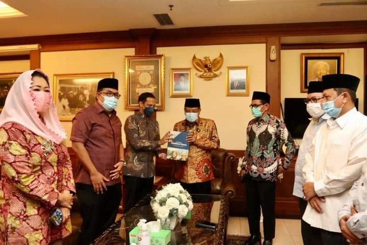 Mendikbud Nadiem Makarim di PBNU Jakarta, diterima KH Said Aqil Siroj dan jajaran pengurus lainnya. (Foto: Istimewa)