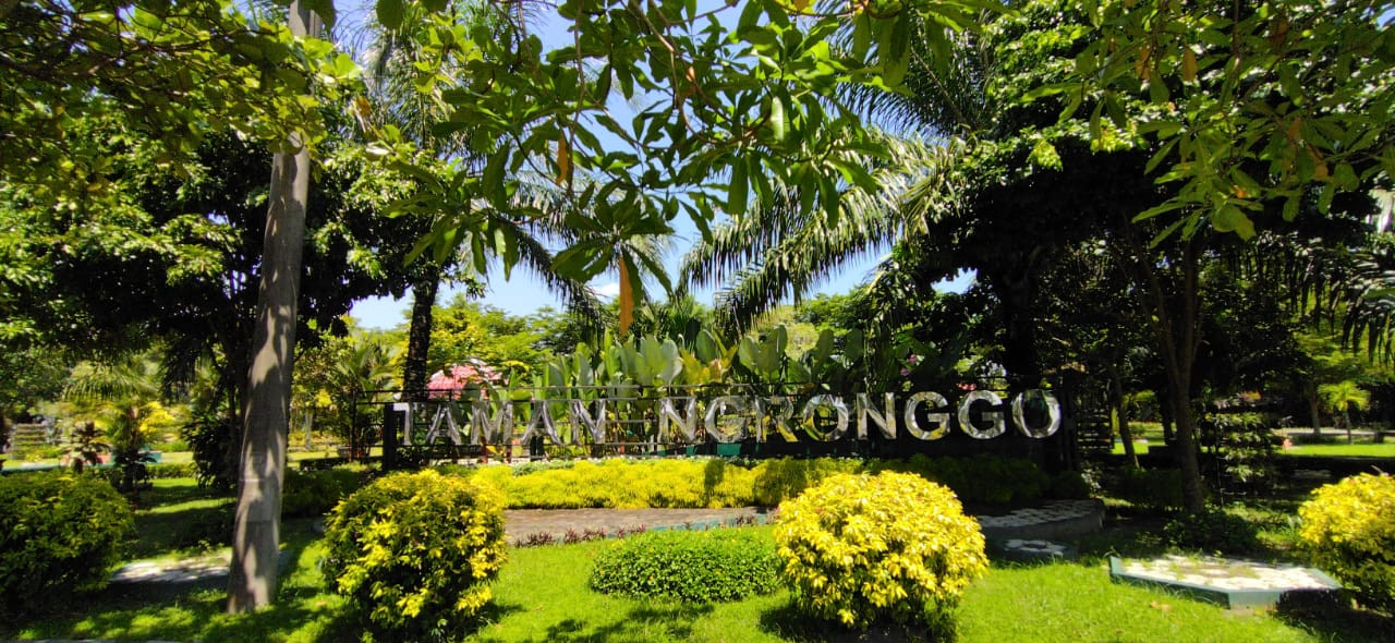 Taman Kelurahan Ngeronggo Kota Kediri yang masih ditutup karena pandemi. (Foto: Fendi Plesmana/Ngopibareng.id)