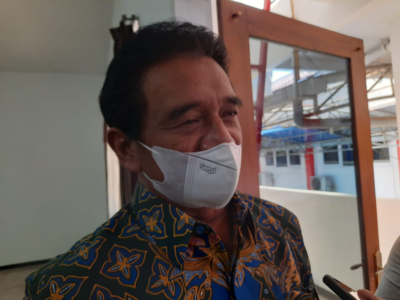 Ketua DPRD Kota Kediri Gus Sunoto memberikan keterangan (Foto: Fendhy Plesmana/Ngopibareng.id)