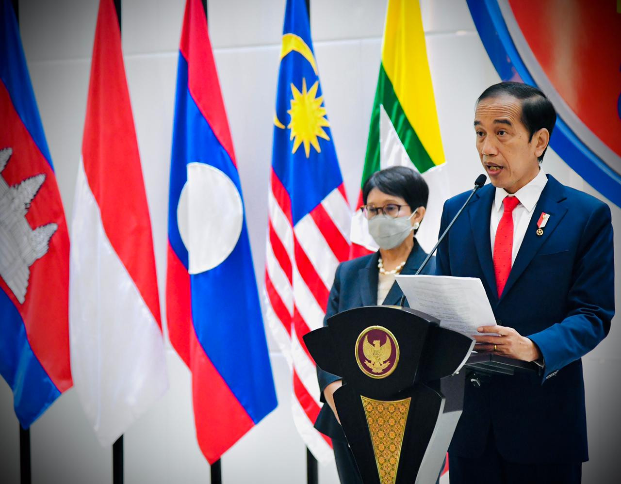 Presiden Jokowi di depan peserta KTT ASEAN mengungkapkan kekerasan di Myanmar harus dihentikan.(Foto: Setpres)