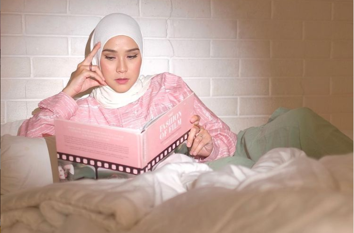 Zaskia Adya Mecca sempat mengkritik tentang etika penggunaan toa untuk membangunkan orang sahur selama Ramadhan. DMI telah mengeluarkan edaran tata cara penggunaanya sebelum Ramadhan. (Foto: instagram)