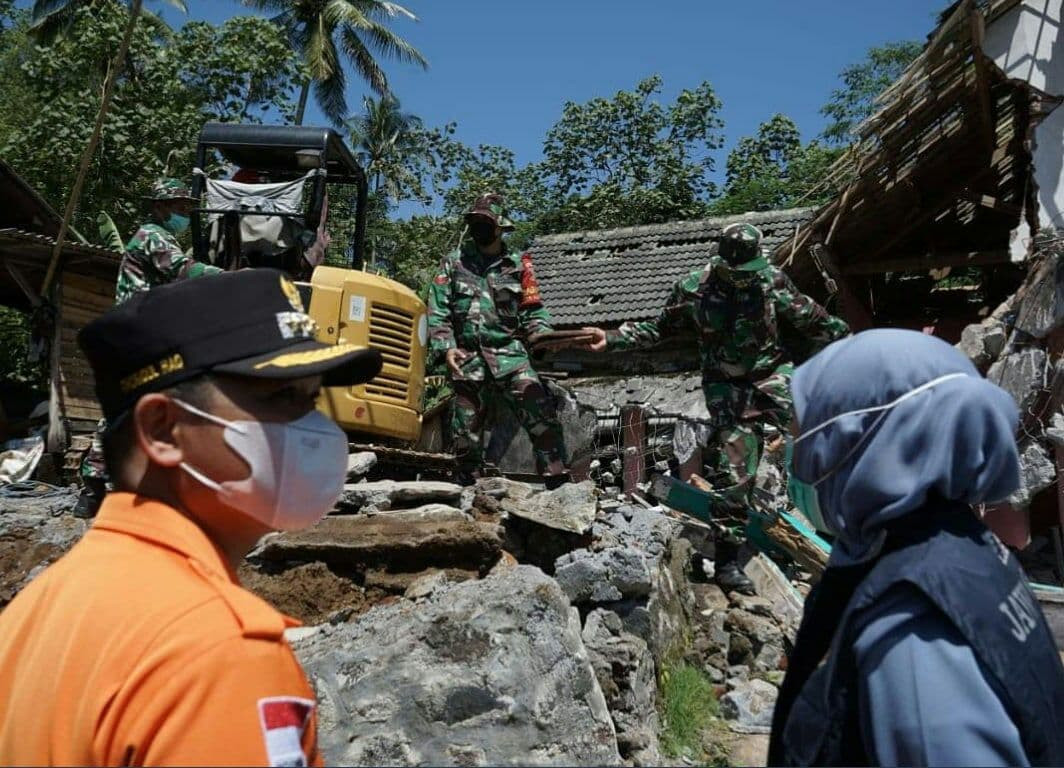 Bupati Lumajang Thoriqul Haq memprioritaskan untuk mengejar bantuan renovasi rumah rusak akibat gempa dari APBN . (Foto: Tangkapan layar via Twitter)