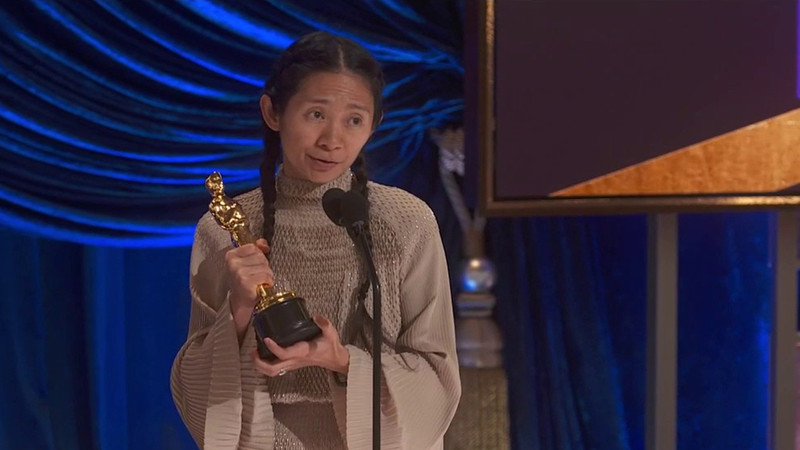 Chloe Zhao dinobatkan sebagai Best Directing atau Sutradara Terbaik ajang Academy Awards ke-93 atau Oscar 2021 berkat film Nomadland yang dibintangi Frances McDormand. (Foto: Istimewa)