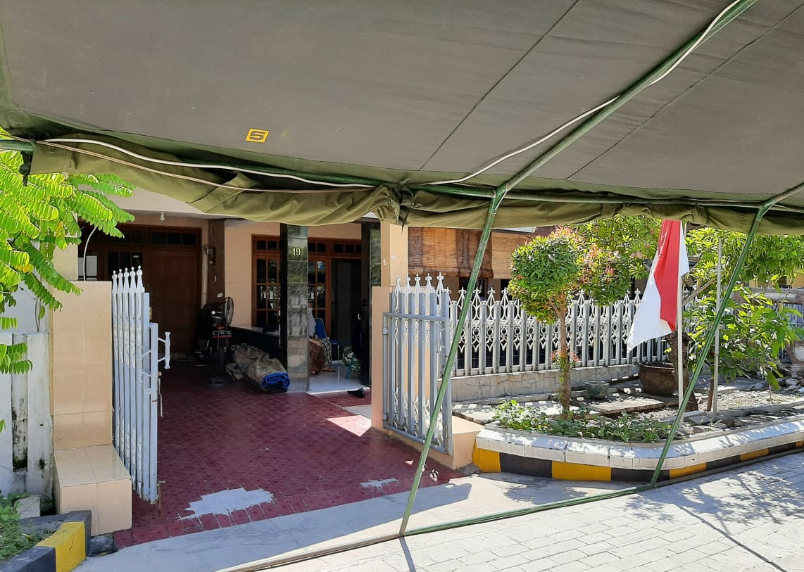 Rumah duka Komandan KRI Nanggala-402, Letkol Heri Oktavian, M.Sc. (Foto: Pita Sari/Ngopibareng.id)