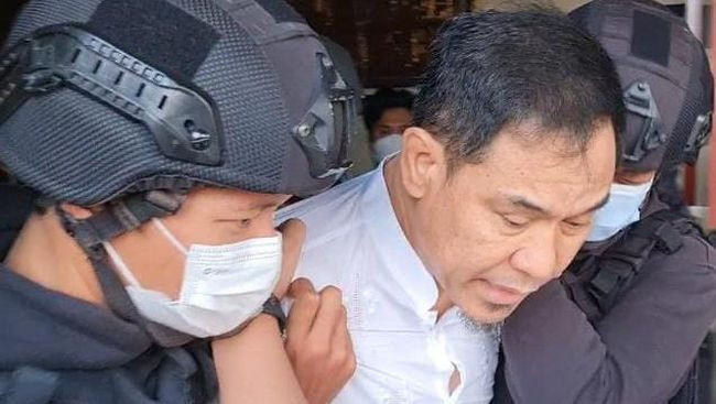 Munarman, Eks Sekretaris Umum FPI ditangkap. (Foto: Youtube)