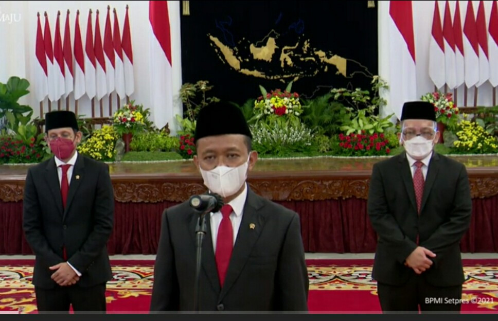 Para pejabat yang baru dilantik Presiden Jokowi di Istana Merdeka, diantaranya Mendikbud Ristek Nadim Makrim, Menteri Investasi/Kepala BKPM Bahlil Lahadalia, dan Kepala BRIN Laksana Tri Handoko. (Foto: Setpres)
