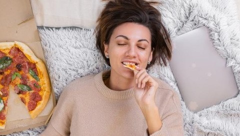Ilustrasi kebiasaan tidur setelah makan. (Foto: Istimewa)