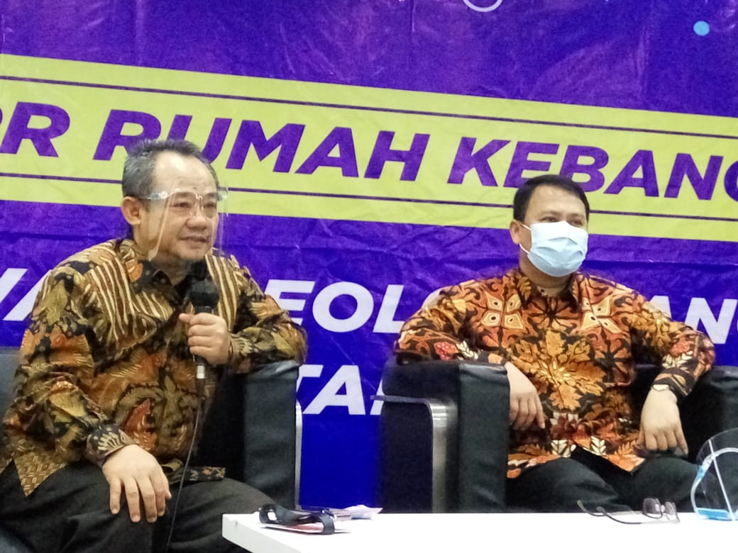 Sekretaris Umum PP Muhammadiyah, Abdul Mu'ti dan Wakil Ketua MPR Ahmad Basarah. (Foto: Istimewa)