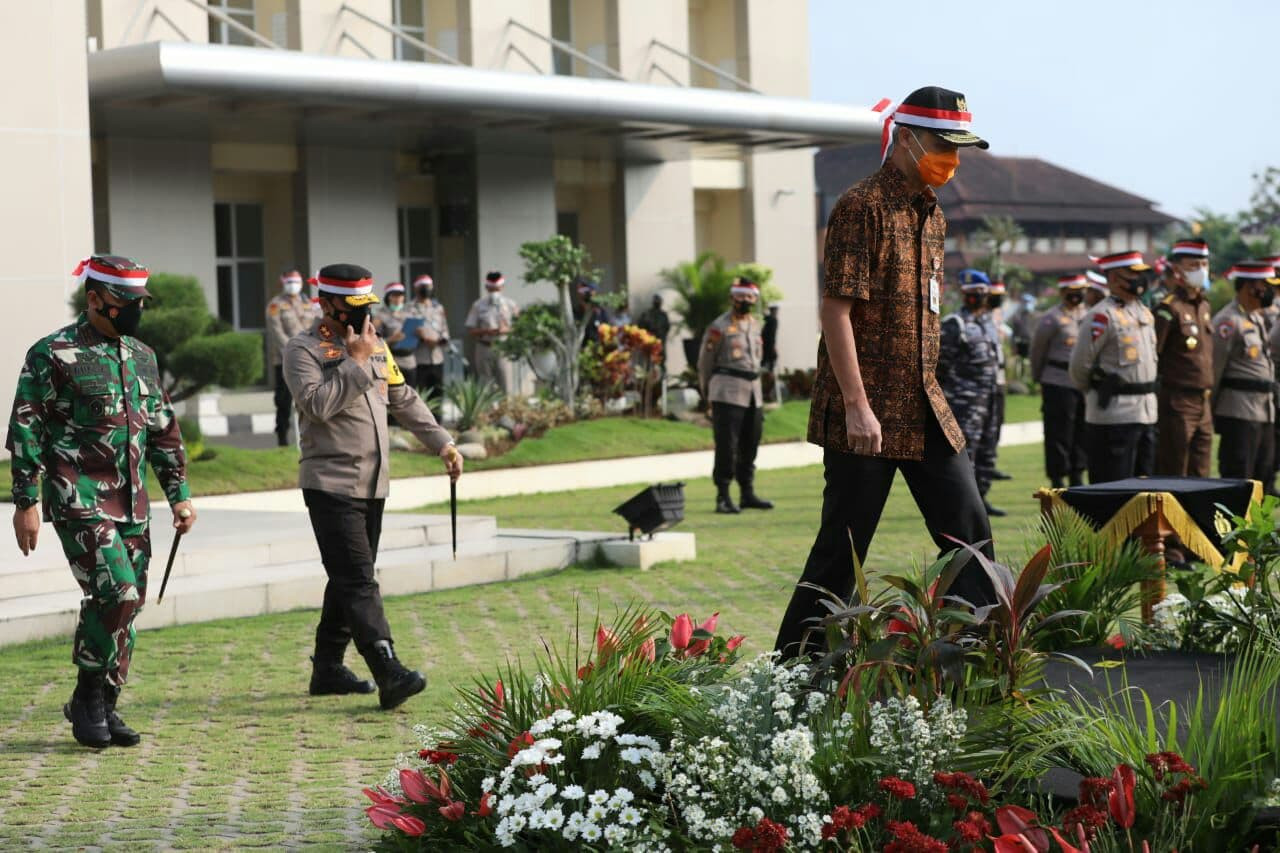 Gubernur Jawa Tengah Ganjar Pranowo usai memimpin Apel Kebangsaan di Mapolda Jawa Timur. (Foto: Isimewa)