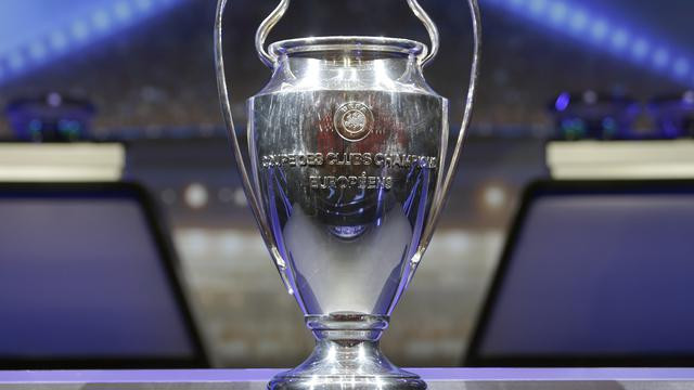 Trofi Liga Champions yang akan diperebutkan di partai final yang akan berlangsung di Istanbul pada 29 Mei 2021 nanti. (Foto: Bola.com/AP)