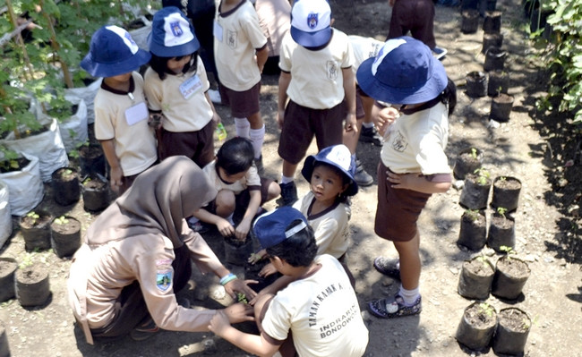 Siswa TK negeri/swasta di Bondowoso Jawa Timur bisa melaksanakan pembelajaran tatap muka mulai Senin 3 Mei 2021. (Foto: Guido Saphan/Ngopibareng.id)