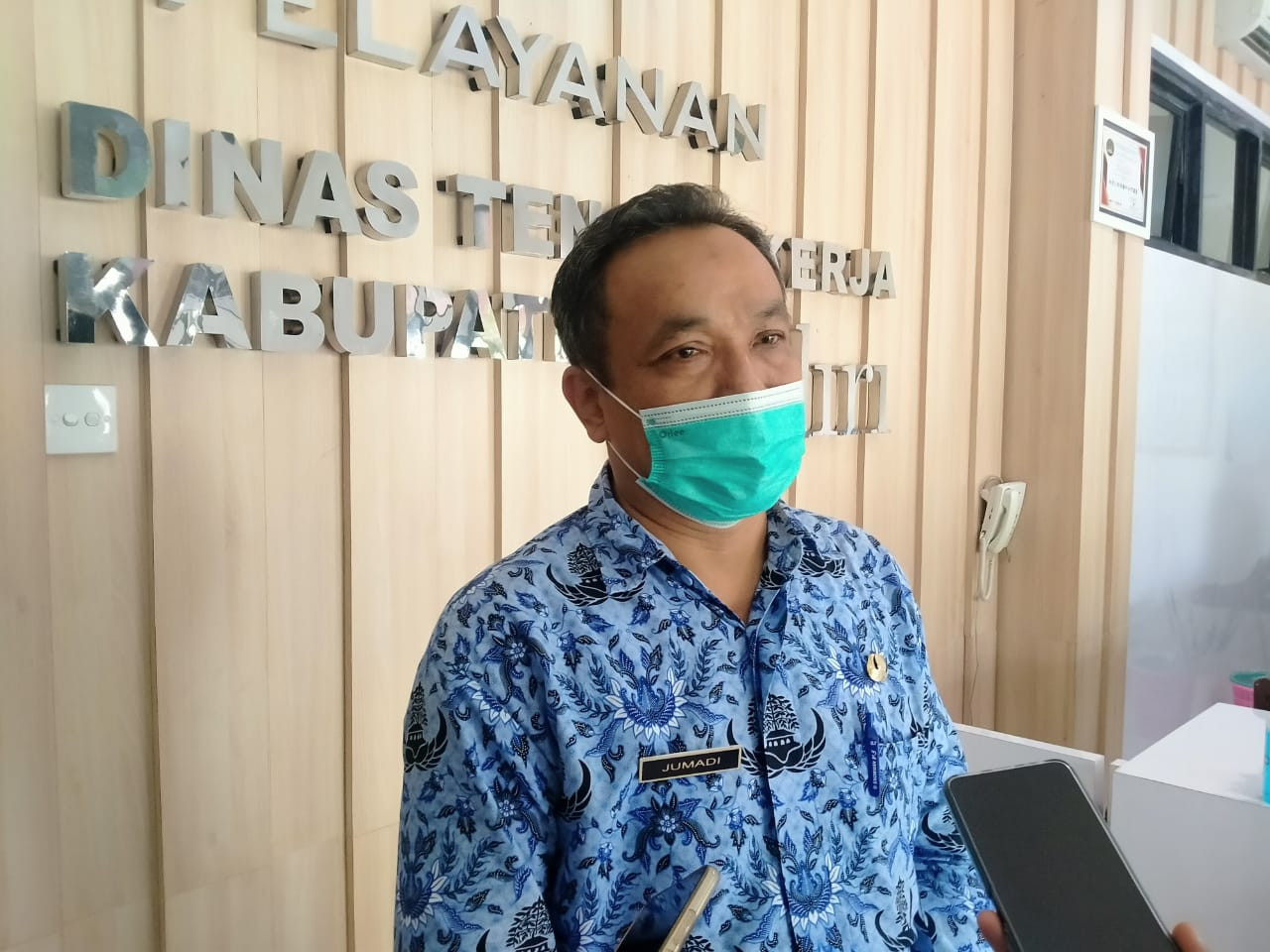 Kepala Bidang Transmigrasi dan Penempatan Tenaga Kerja Kabupaten Kediri, Jawa Timur, Jumadi. (Foto: Fendhy Plesmana/Ngopibareng.id)