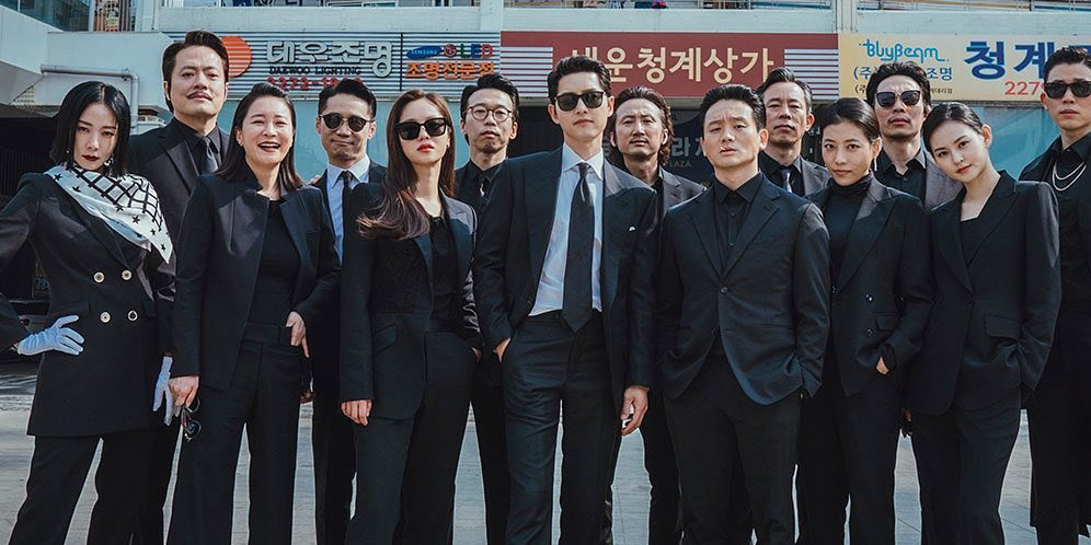 Para pemain drama Korea (drakor) Vicenzo pamitan dengan pose bersama. (Foto: Instagram)
