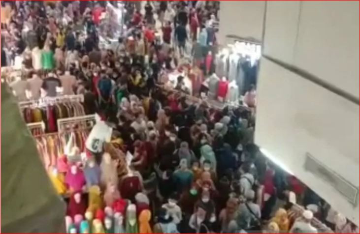 Kerumunan yang terjadi di Pasar Tanah Abang akhir pekan kemarin. (Foto: Antara/Polda Metro Jaya)