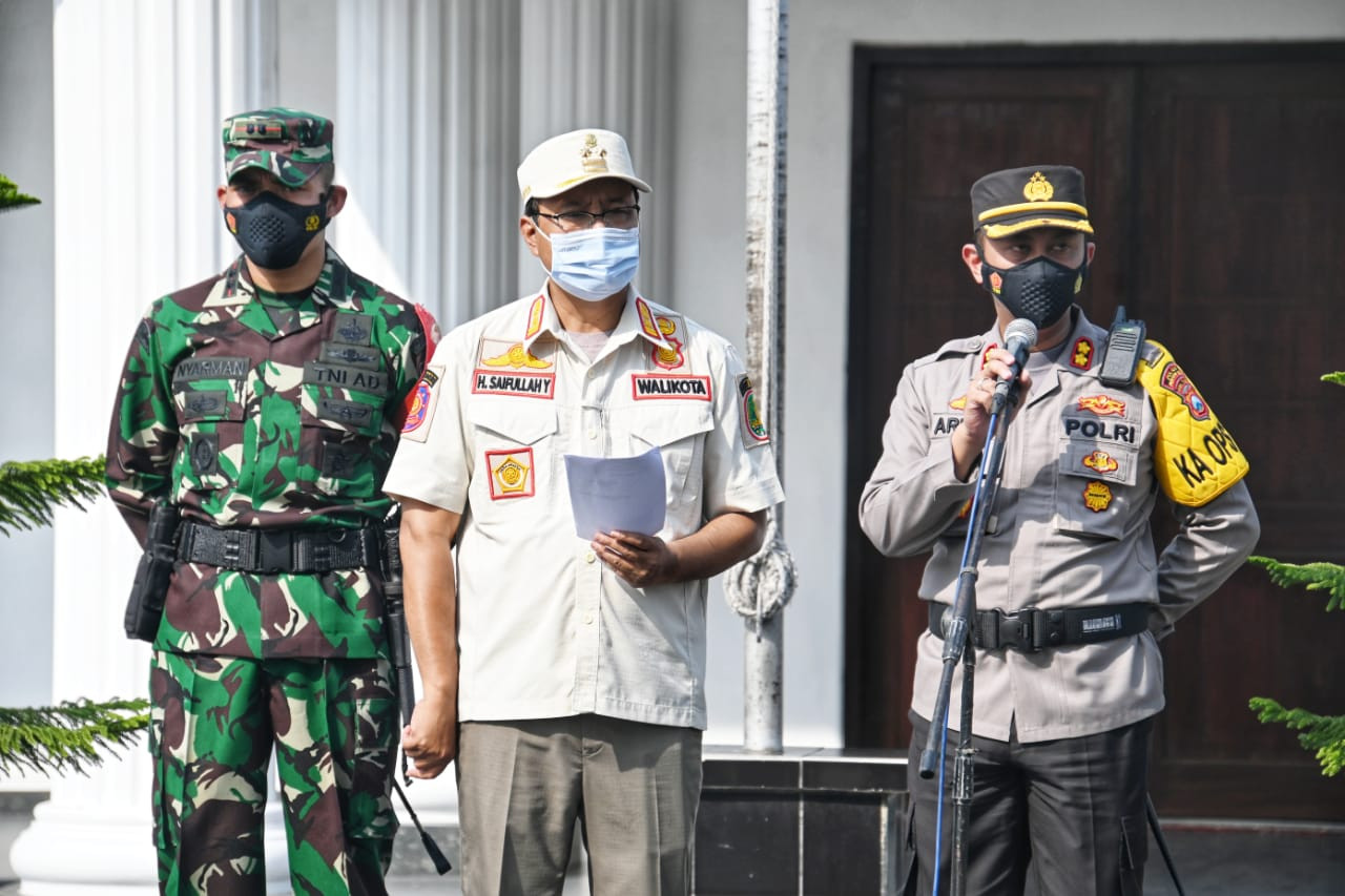 Walikota Pasuruan saat memimpin apel kesiapan pengamanan hari raya Idul Fitri 1442 H. (Foto: Istimewa)