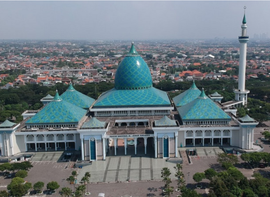 Kuoat jemaah salah Idul Fitri di Masjid Nasional Al Akbar Surabaya, telah penuh. (Foto: Alinea.id)