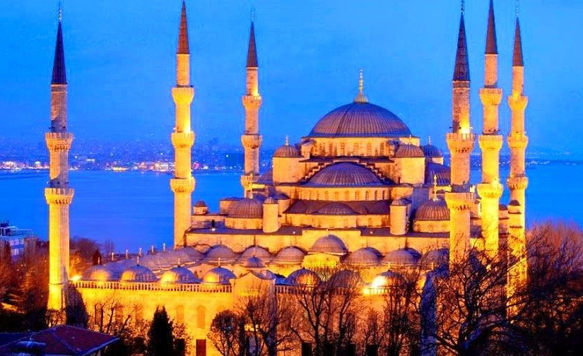 Masjid Sultan Ahmed di Istanbul Turki. (Foto: travellers)