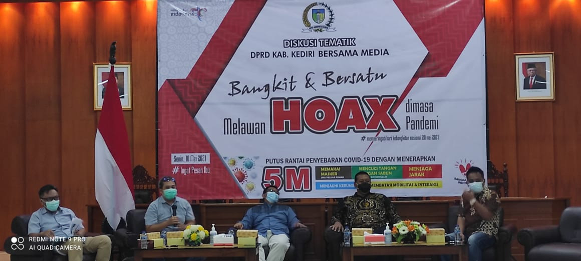 DPRD Kabupaten Kediri ajak pekerja media di wilayah Kediri untuk melawan hoax melalui pemberitaan yang benar. (Foto: Fendhy Plesmana/Ngopibareng.id)