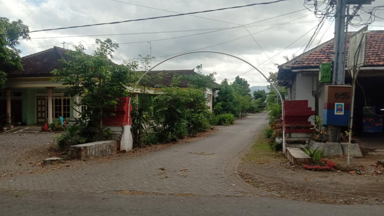 Salah satu sudut Dusun Yudomulyo, Desa Ringintelu, Kecamatan Bangorejo yang saat ini sedang dilakukan pembatasan kegiatan masyarakat. (Foto: Istimewa)