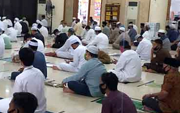 Umat Islam di Bondowoso dan Situbondo boleh shalat Idul Fitri 1442 H di masjid dan lapangan dengan berjamaah.(Foto: Istimewa).