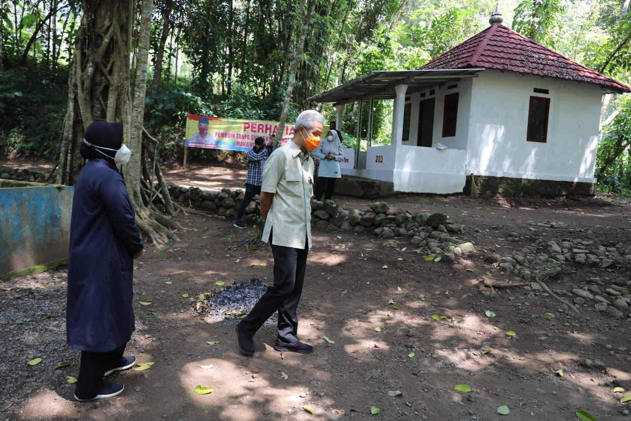 Gubernur Jawa Tengah Ganjar Pranowo sidak ke rumah karantina Desa Sidomulyo, Kecamatan Ampel, Kabupaten Boyolali. (Foto: Istimewa)