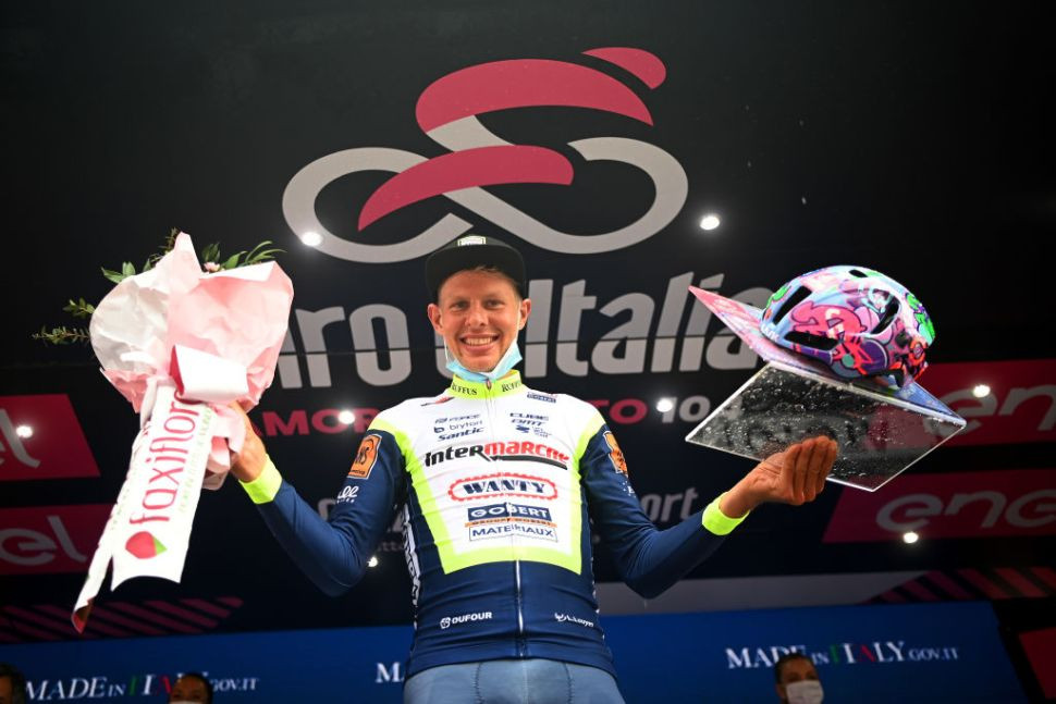 Taco Van der Hoorn  (Intermache-Wanty-Gobert Materiaux) menjadi juara pertama di etape 3 Giro  d'Italia.