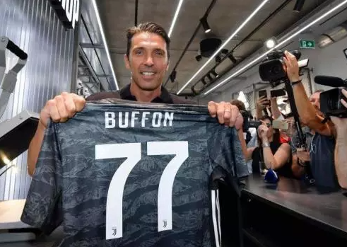 Penjaga gawang legendaris asal Italia, Gianluigi Buffon. (Foto: Instagram)