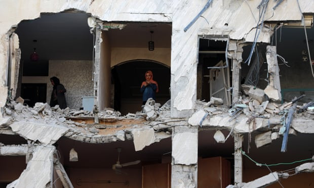 Puing reruntuhan di Jalur Gaza akibat serangan Israel. (Foto:the guardian)