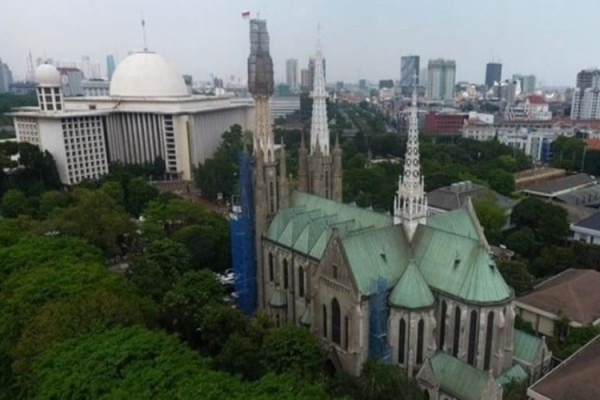 Lokasi Masjid Istiqlal dan Gereja Katederal yang berdekatan selama ini menjadi bukti nyata toleransi beragama di Indonesia. (Foto: Istimewa)