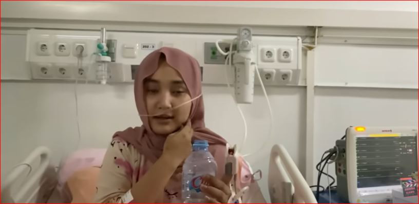 Fatin Shidqia Lubis yang masih menjalani perawatan di RS Wisma Atlet karena positif Covid-19. (Foto: Tangkapan Layar YouTube Arafah Rianti)