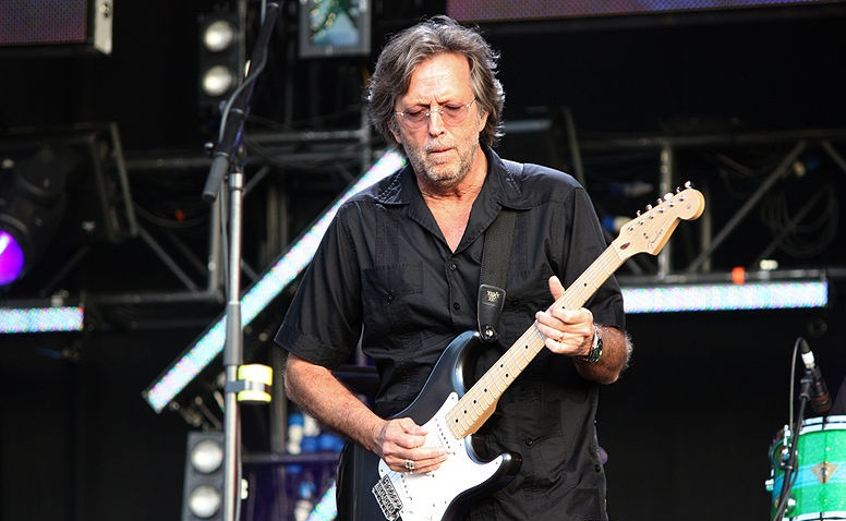 Musisi senior Eric Clapton mengalami kejadian ikutan pasca imunisasi (KIPI) vaksin AstraZeneca. (Foto: Istimewa)