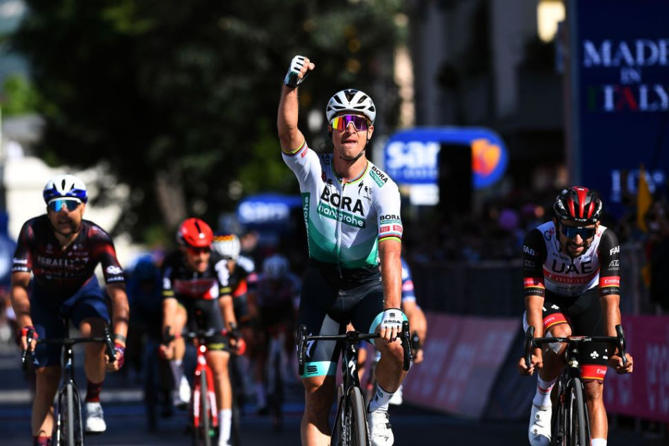 Peter Sagan (Bora-Hansgrohe) memenangkan Giro d'Italia etape 10 Senin, 17 Mei malam
