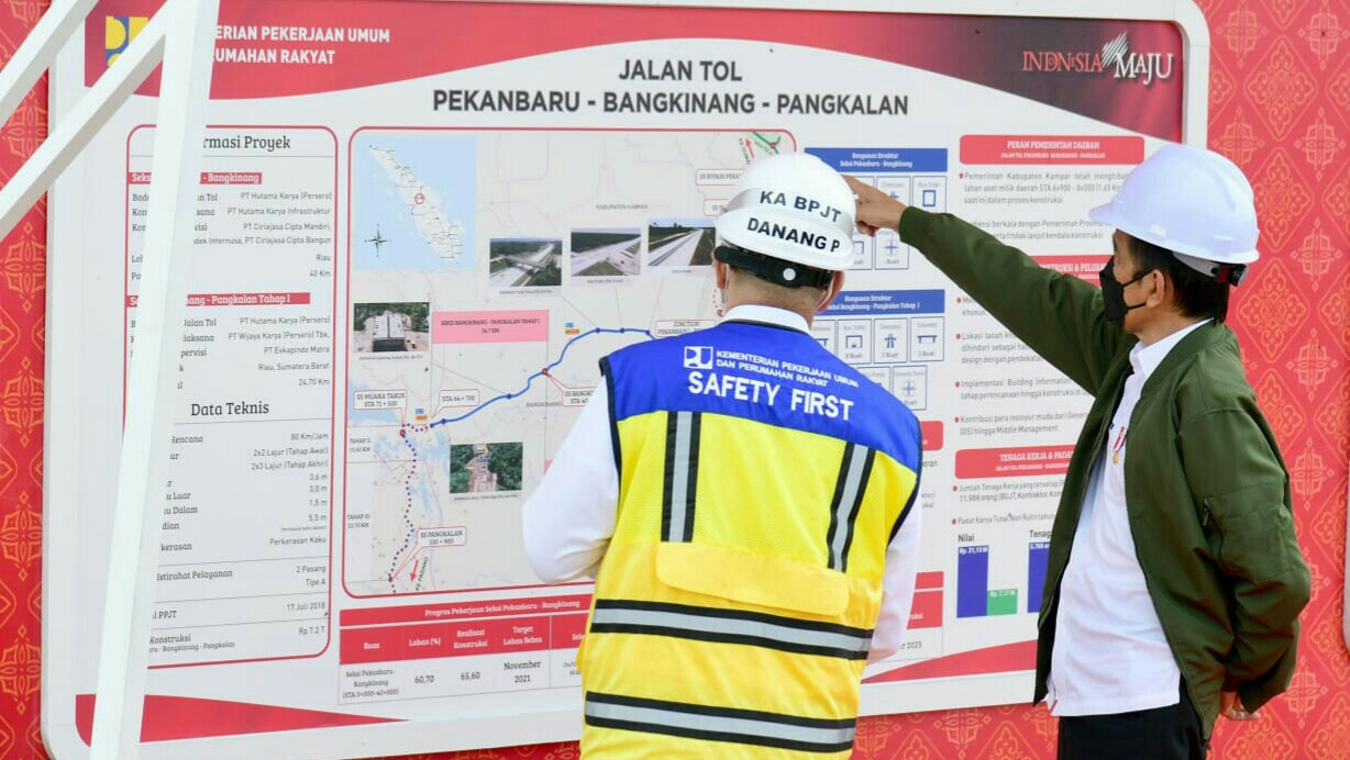 Presiden Jokowi resmijan jalan tol yang satukan sumatra ( foto:: Setpres )