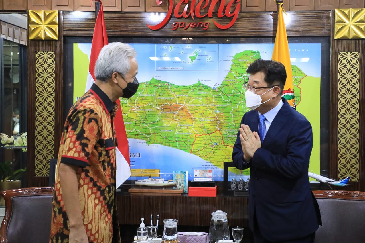 Gubernur Jawa Tengah Ganjar Pranowo menerima kunjungan Duta Besar Korea Selatan untuk Indonesia, H.E. Park Tae Sung, Rabu 19 Mei 2021. (Foto: Istimewa)