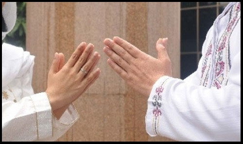 Jabat tangan persahabatan. (Ilustrasi)