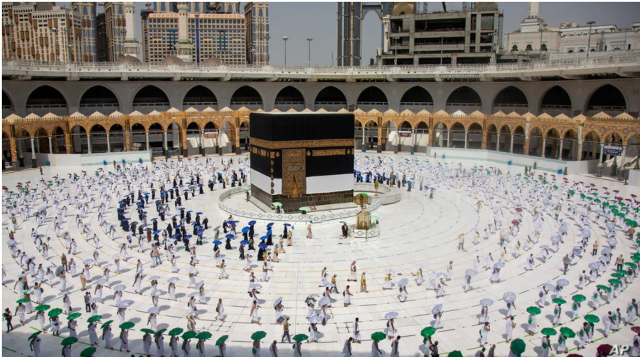 Pelaksanaan ibadah umrah di masa pandemi di Masjidil Haram, Makkah. (Foto: kemenag)