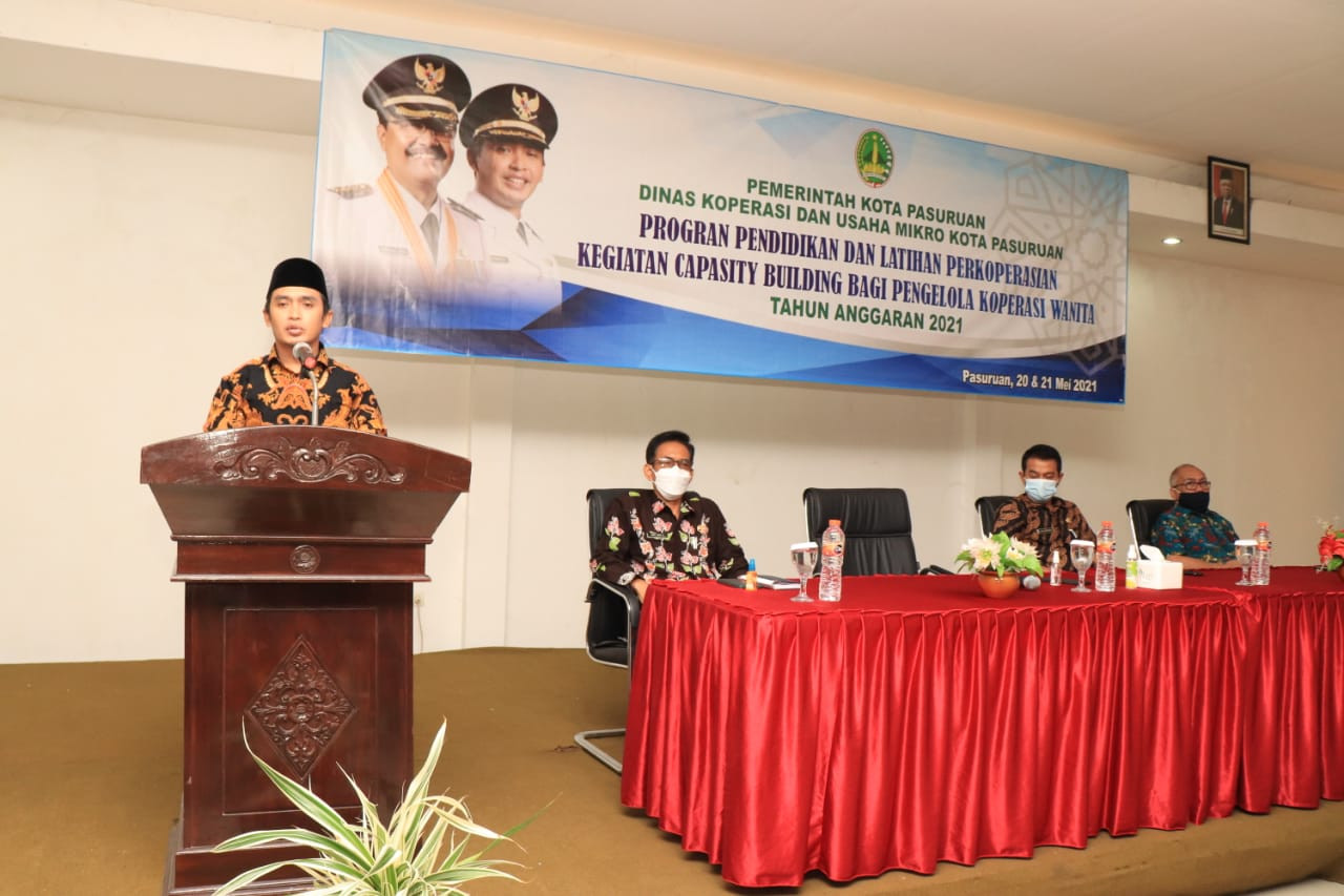 Wakil Walikota Pasuruan Adi Wibowo membuka pelatihan peningkatan kapasitas pelaku koperasi wanita (Kopwan). (Foto: Istimewa)