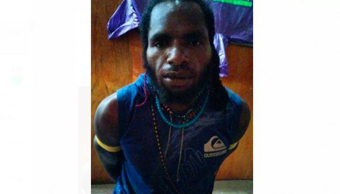 Anggota KKB pimpinan Terinus Enumbi yang menjadi DPO ditangkap tim Satgas Gakkum Nemangkawi di Kabupaten Puncak Jaya, Papua. (Foto: Dispenad)