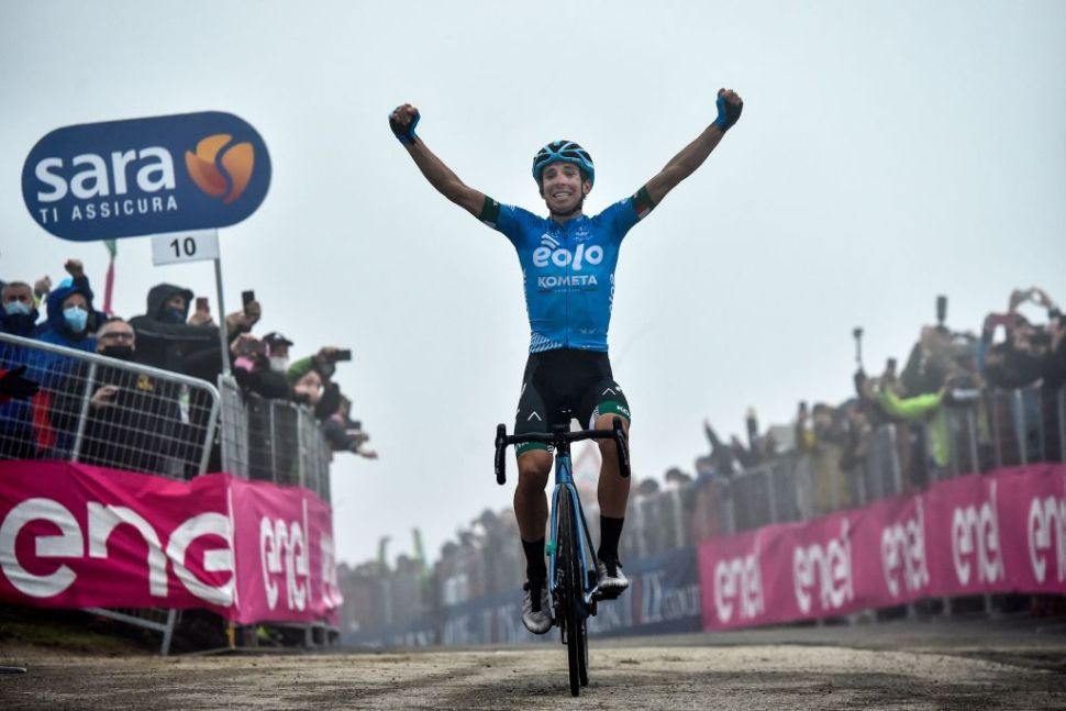 Lorenzo Fortunato (Eolo-Kometa Cycling Team) memenangkan etape 14 Giro d'Italia. (Foto: Istimewa)