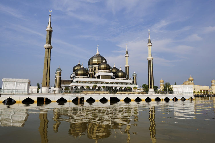 Keindahan Masjid dalam bayangan dengan arsitektural yang menawan. (Foto: istimewa)