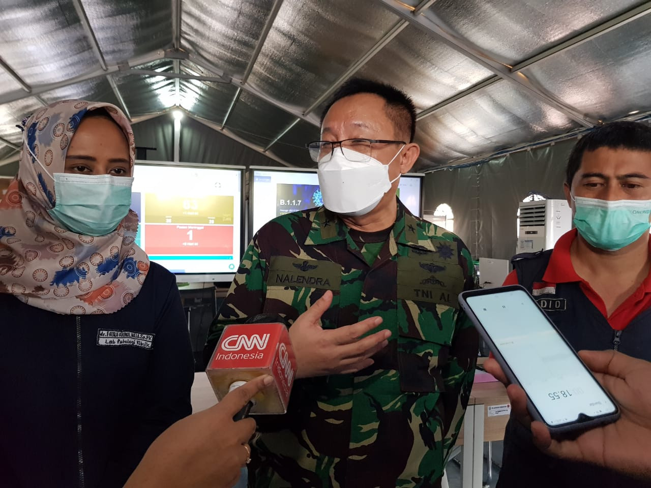 Penanggung Jawab RSLI, Laksamana Pertama TNI dr I Dewa Gede Nalendra Djaya Iswara saat ditemui di RSLI, Surabaya, Selasa 25 Mei 2021. (Foto: Fariz Yarbo/Ngopibareng.id)