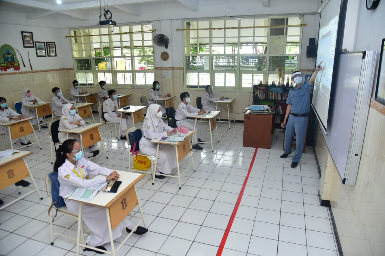 Simulasi pembelajaran tatap muka di SMPN 1 Surabaya. (Foto: Istimewa)