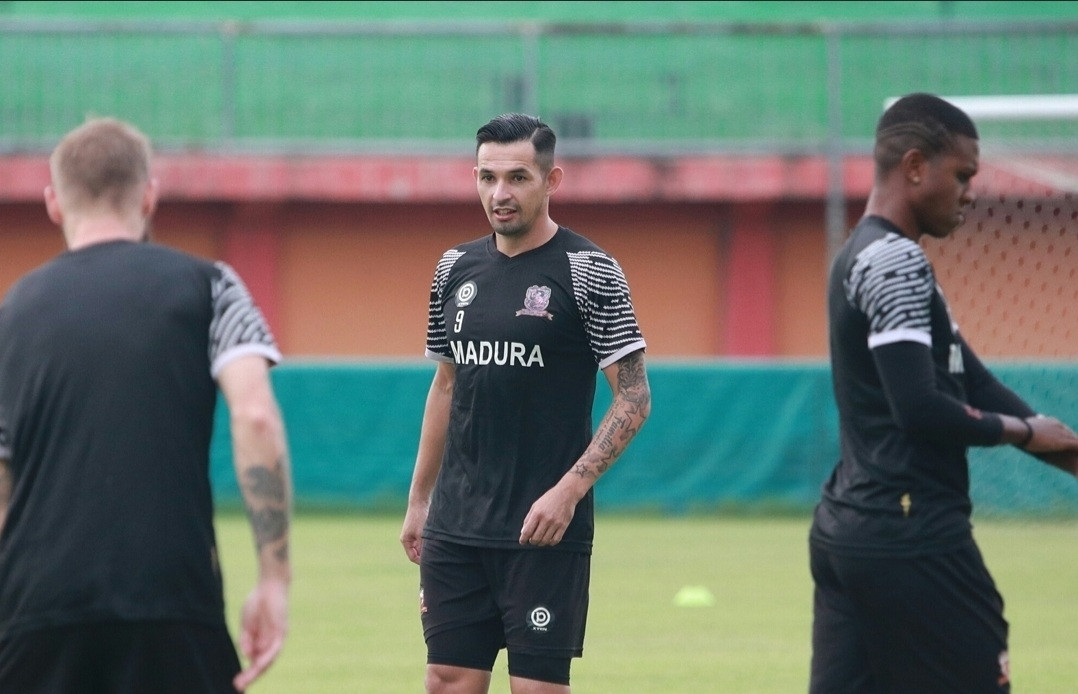 Silvio Escobar ketika berlatih bersama tim Madura United. (Foto: Istimewa)