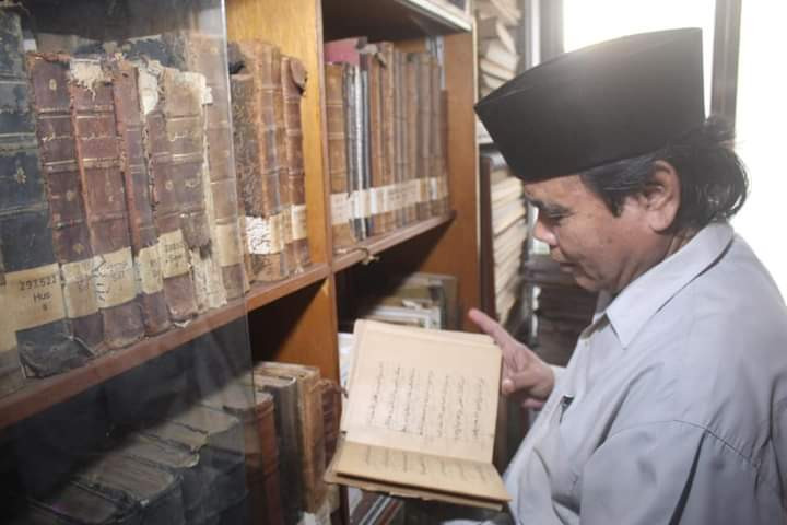 Ada total tujuh kitab karya Kyai Hasyim Asy'ari yang disimpan dan dirawat oleh pengelola perpustakaan Pondok Pesantren Tebuireng. (Foto: Istimewa)
