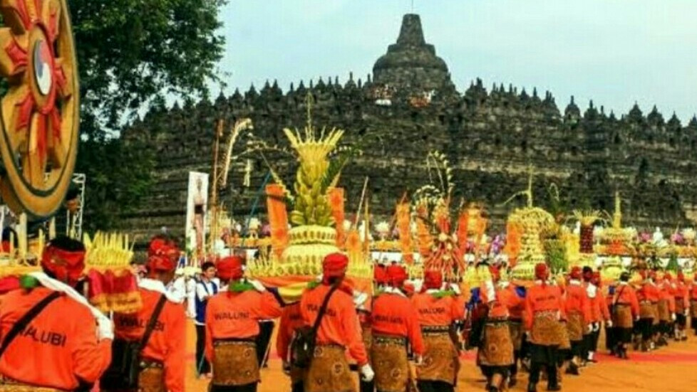 Ilustrasi perayaan Tri Suci Waisak di Candi Borobudur sebelum pandemi Covid-19. (Foto:: Antara)