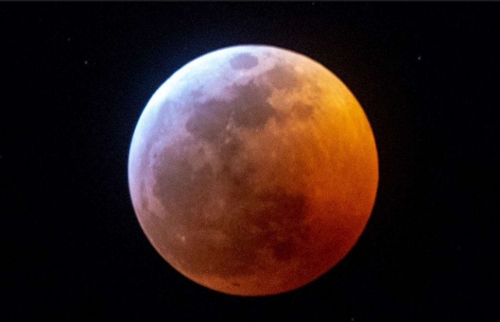 Ilustrasi gerhana bulan total yang akan terjadi petang nanti, Rabu 26 Mei 2021. (Foto: Pita Sari/Ngopibareng.id)