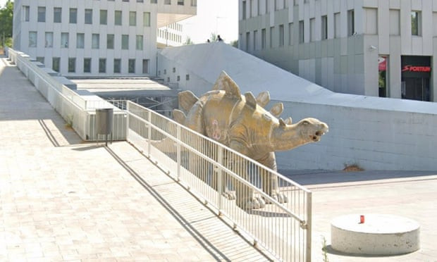 Patung Stegosaurus di Barcelona. (Foto: Google Maps)